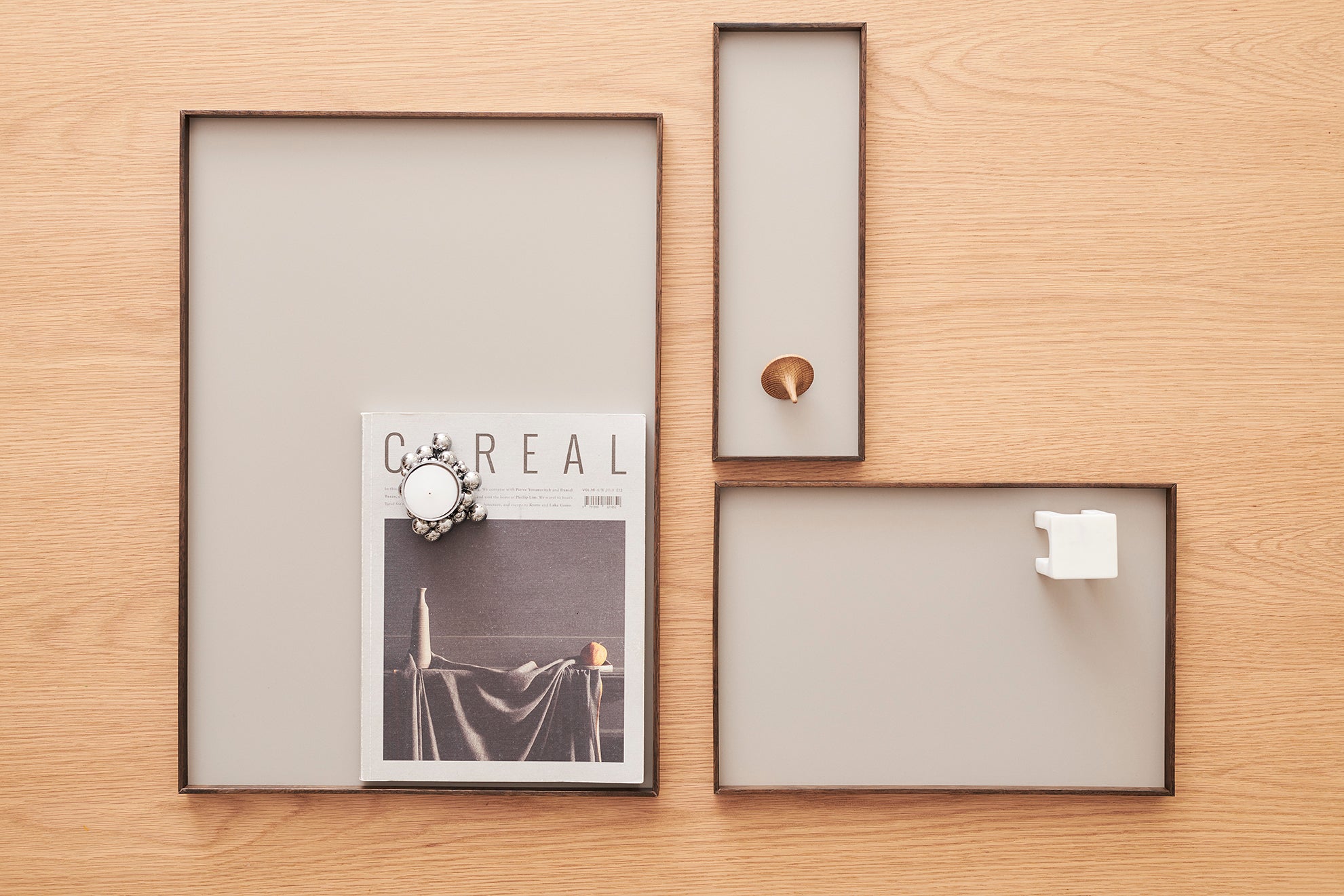 FRAME Tablett Mittel Räuchereiche Grau