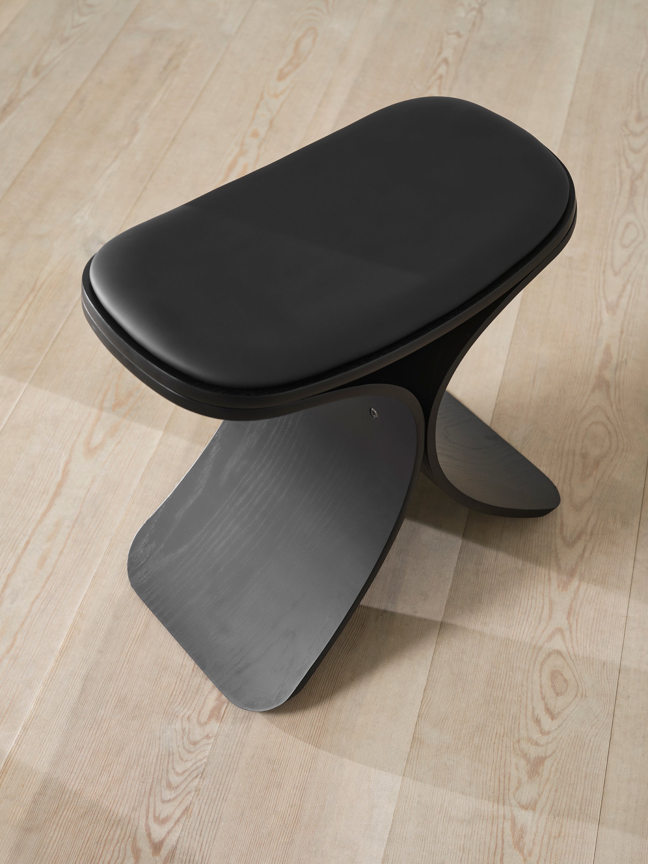 LUNO Hocker Schwarz-Eiche Schwarzes Leder
