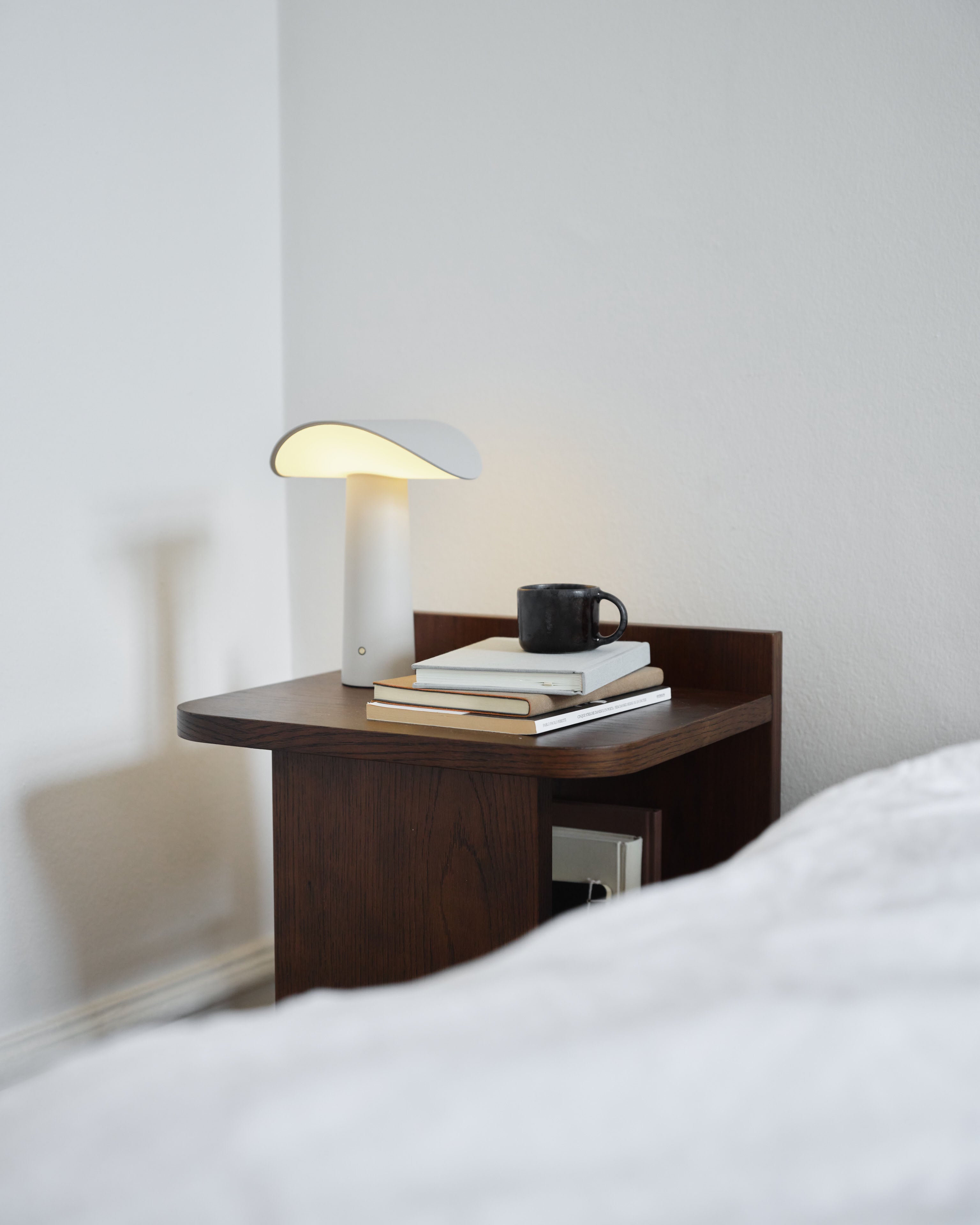 LIUM Tragbare Tischlampe Warmgrau