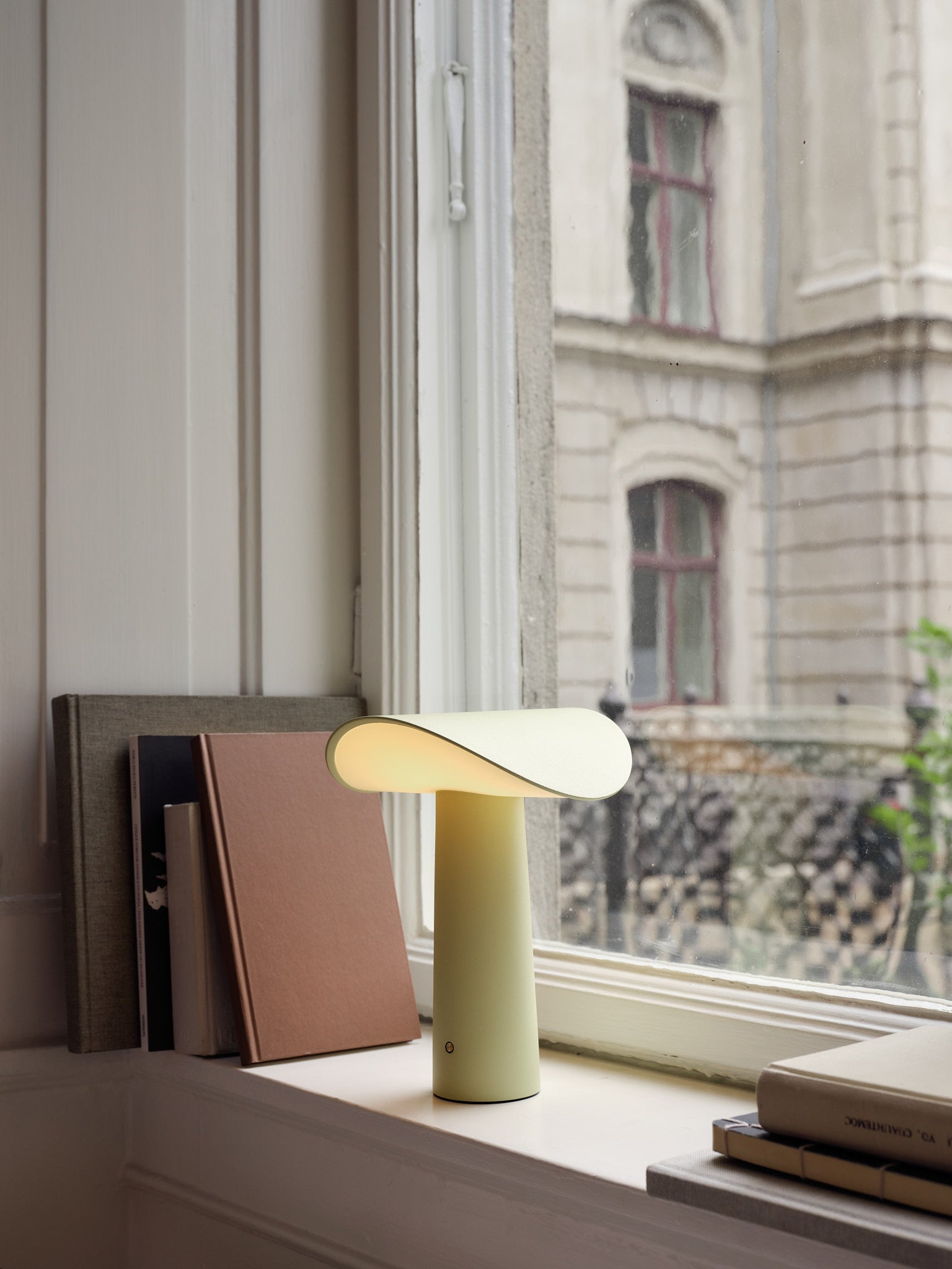 LIUM Tragbare Tischlampe Hellgelb