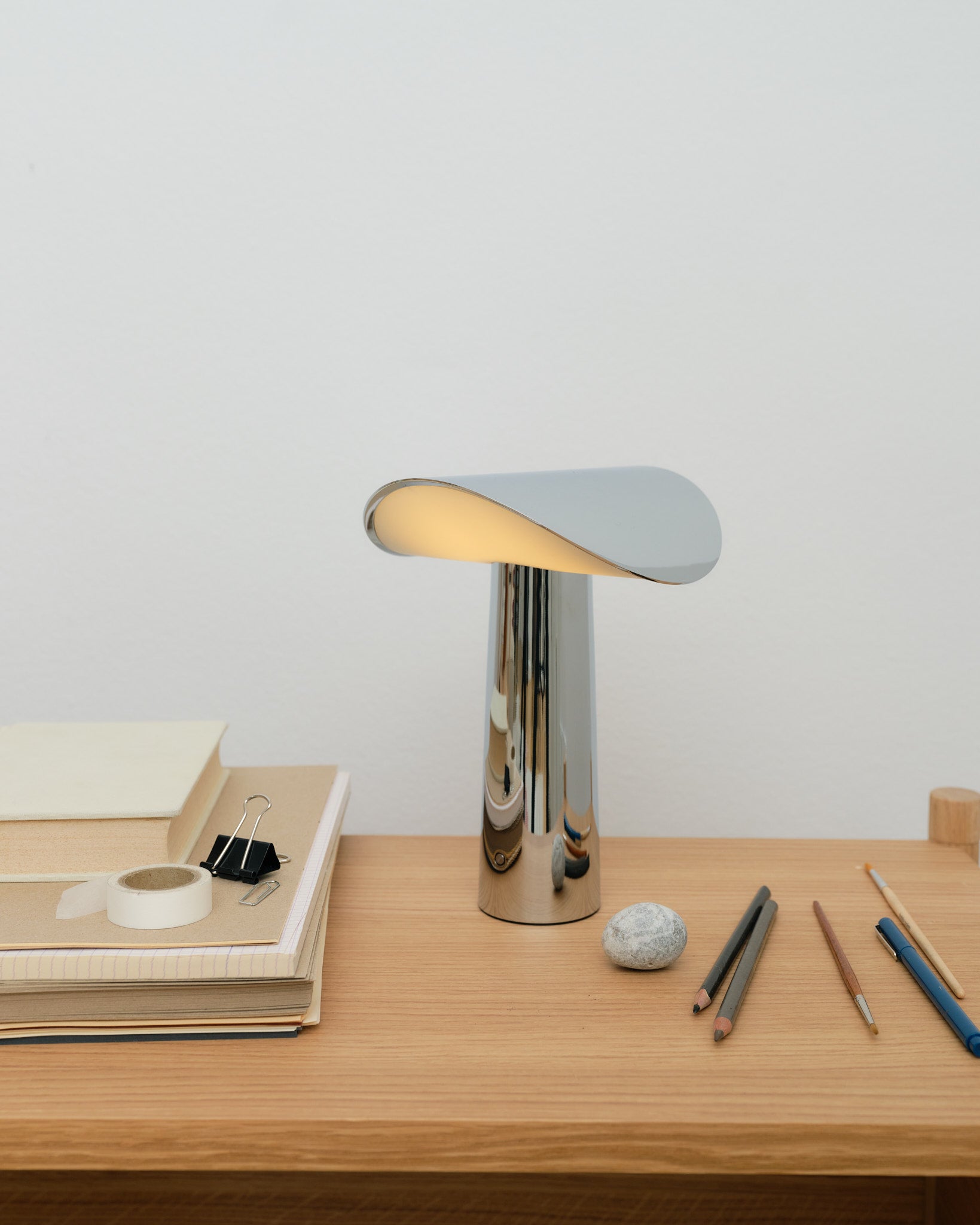 LIUM Tragbare Tischlampe Chrom